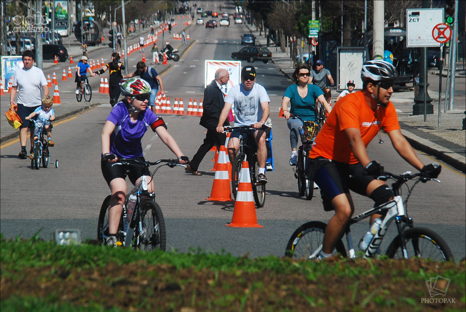 Manobras, Competição do mais lento e muitas bicicletas