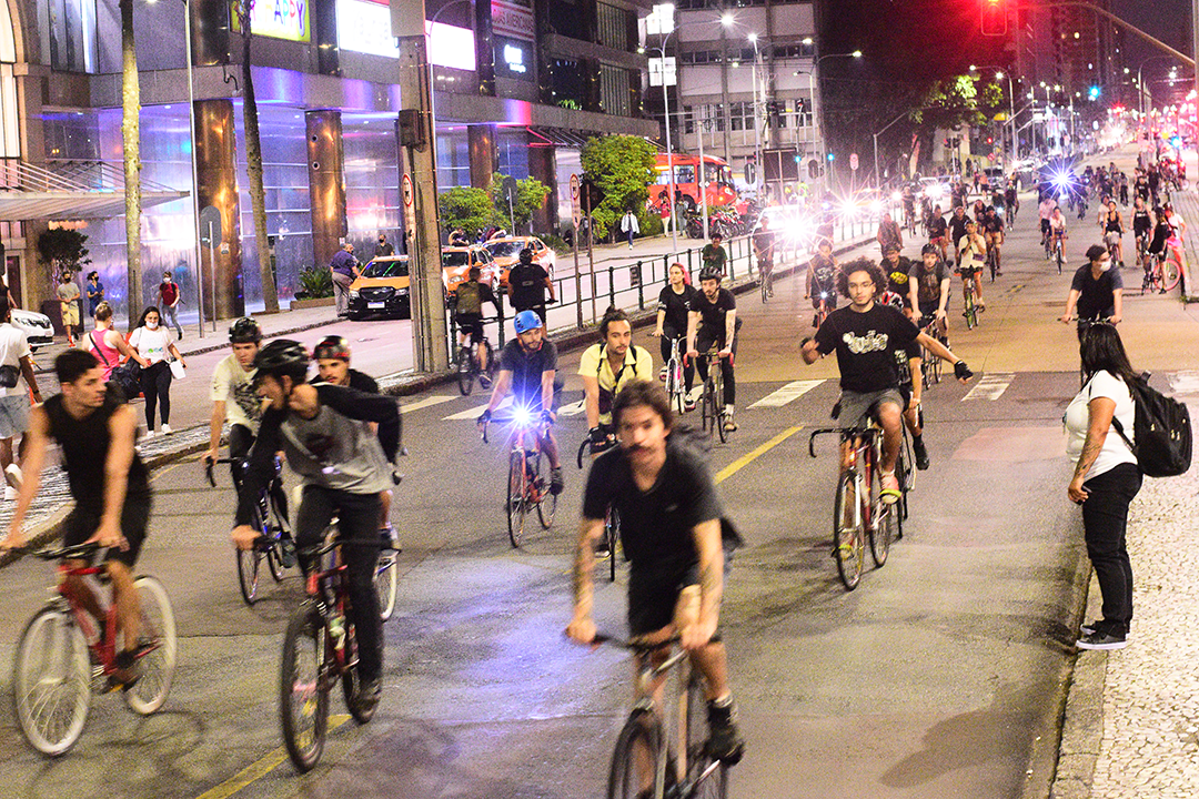 CURITIBANO BATE RECORDE MUNDIAL DE WHEELING RODANDO 12 HORAS NO GRAU -  Mundo Bici